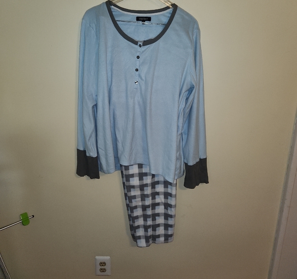 Ellen Tracy Blue and Gray Pajama Set